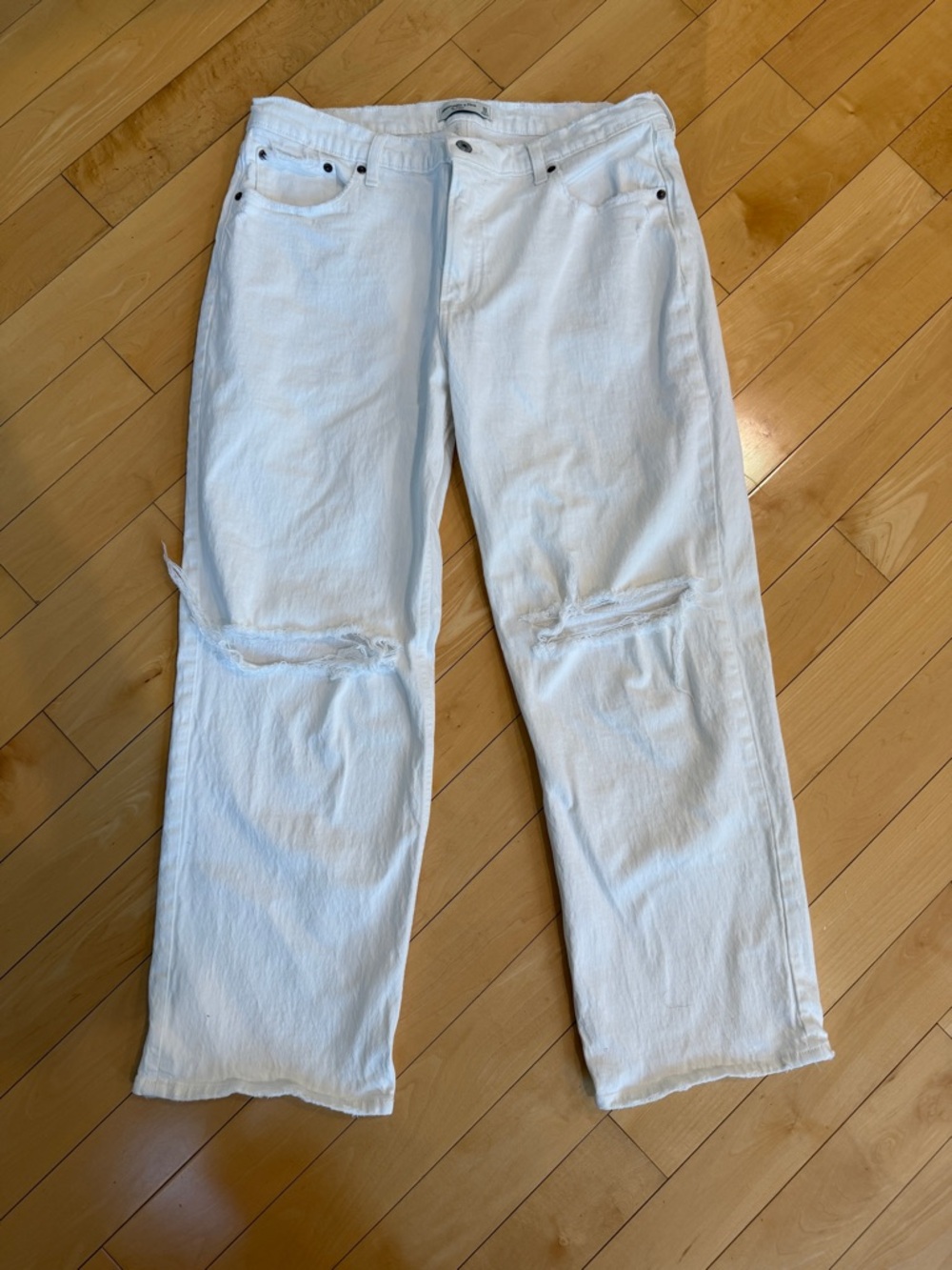 Abercrombie & Fitch The Baggy Low Rise Jean in White Denim Size 12